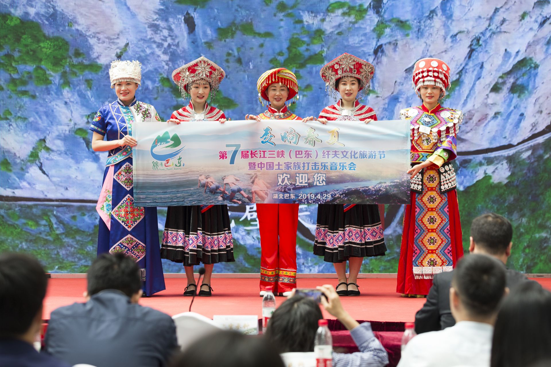 一声号子迎贵客 秘境巴东向全球发出纤夫文化旅游节邀请函